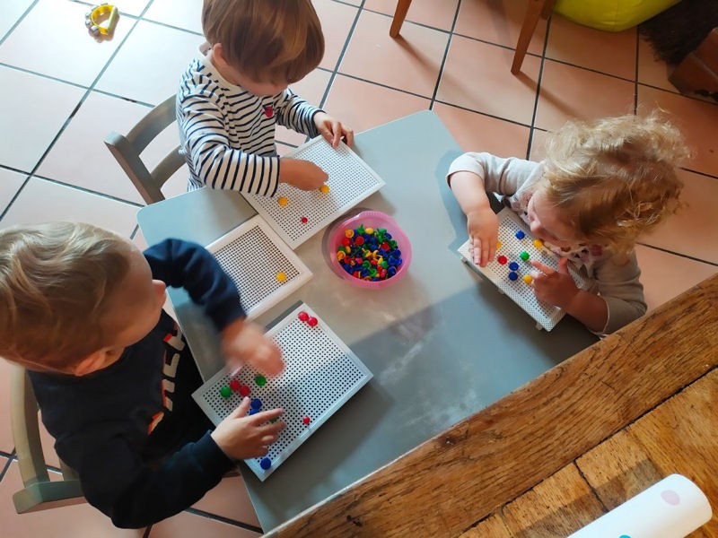 Motricité fine avec les petits champignons