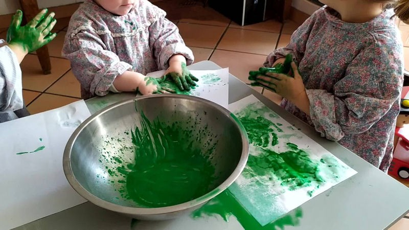La peinture pour apprendre à se laver les mains